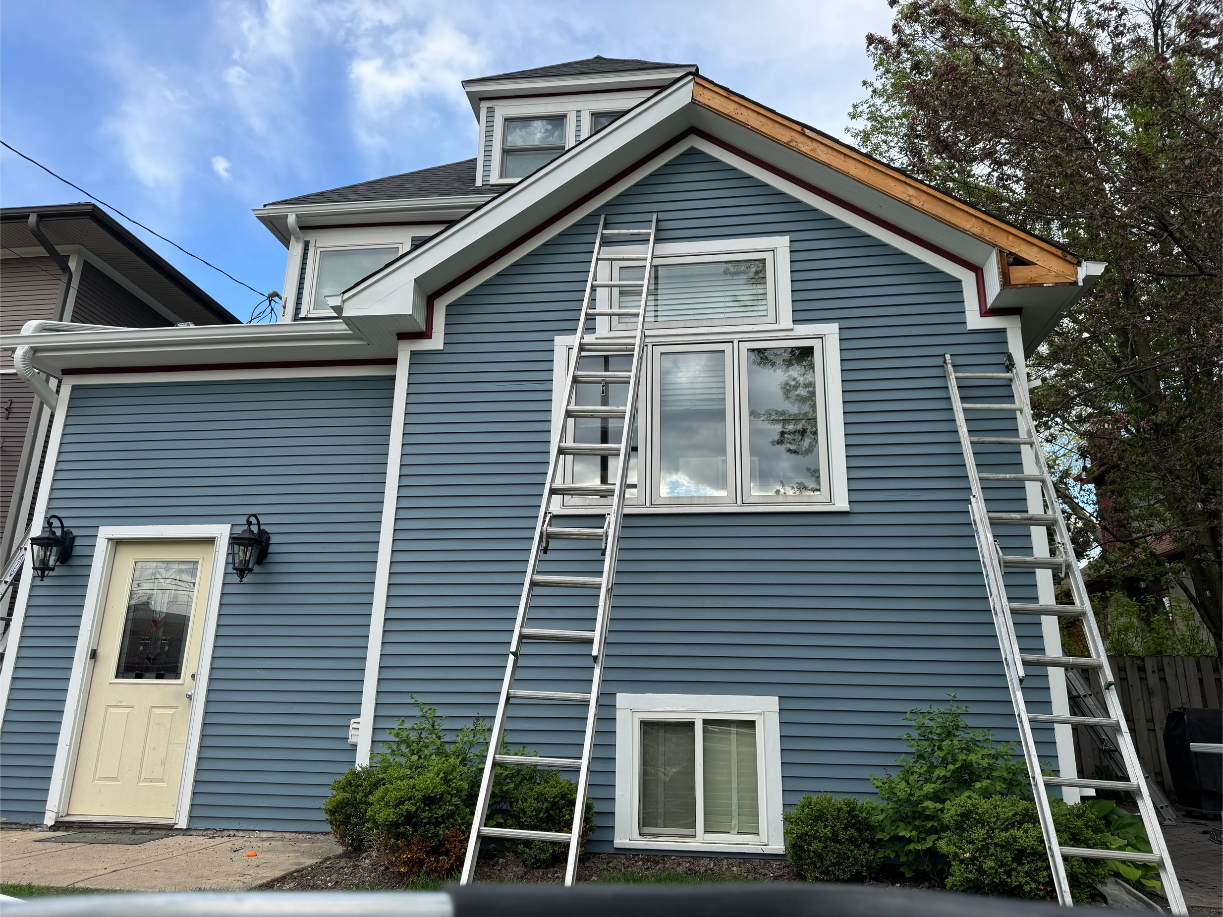 Gutter Santiago INC - Soffit and Fascia repair and installation in chicago, illinois