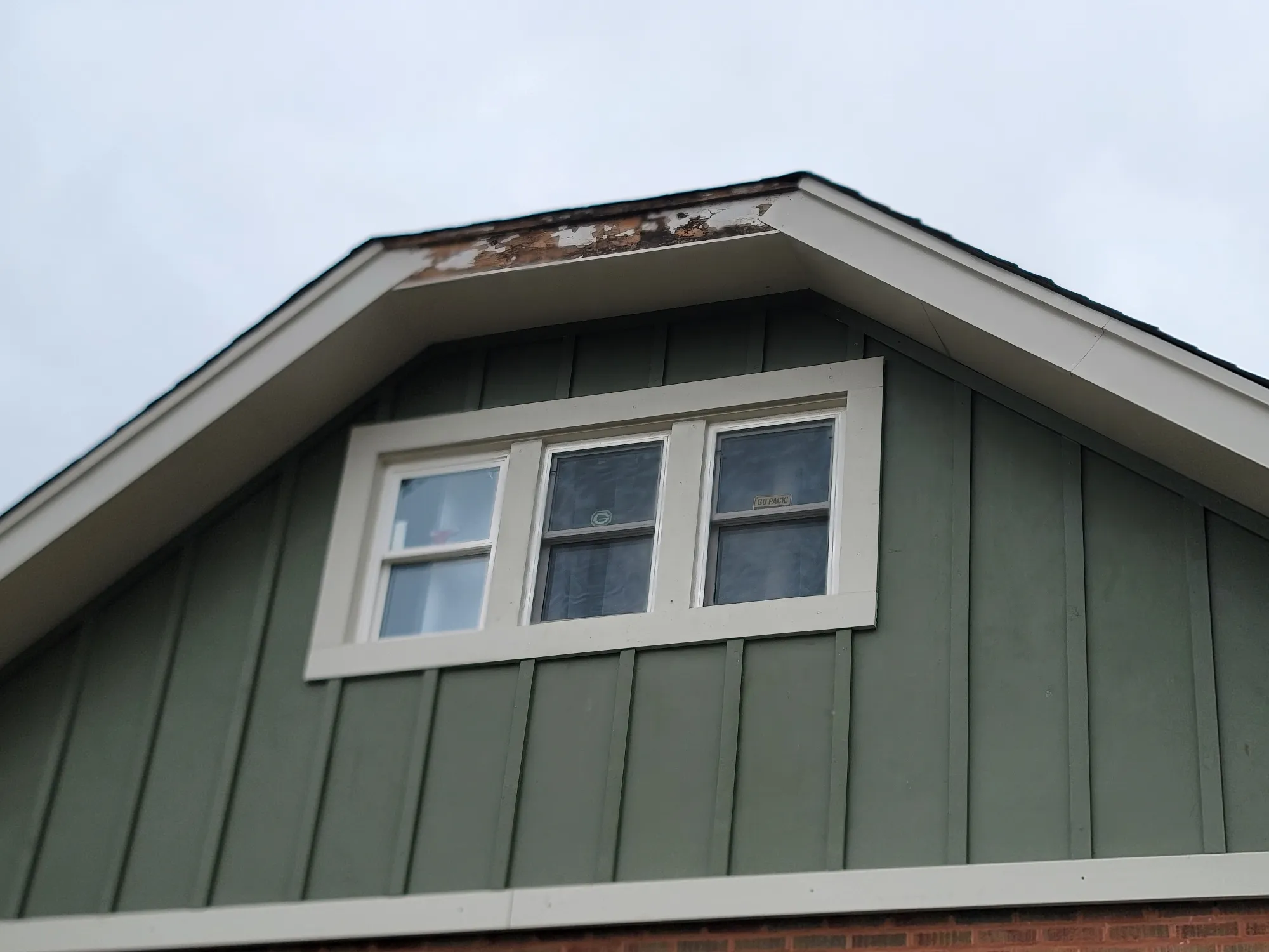 Gutter Santiago INC - Soffit and Fascia repair and installation in chicago, illinois