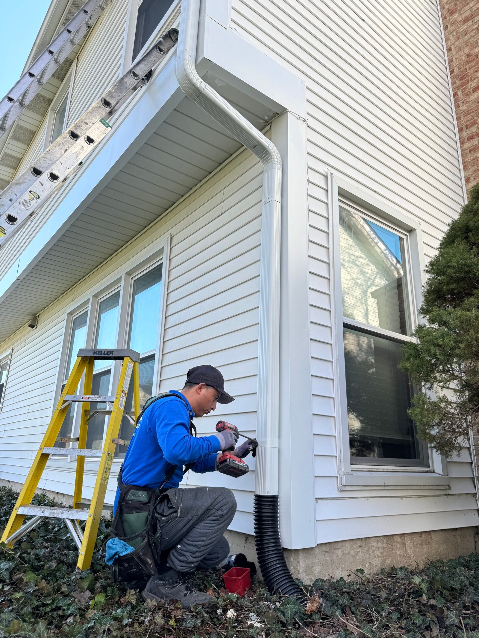 Downspout Repair in chicago illinois - Gutter Santiago