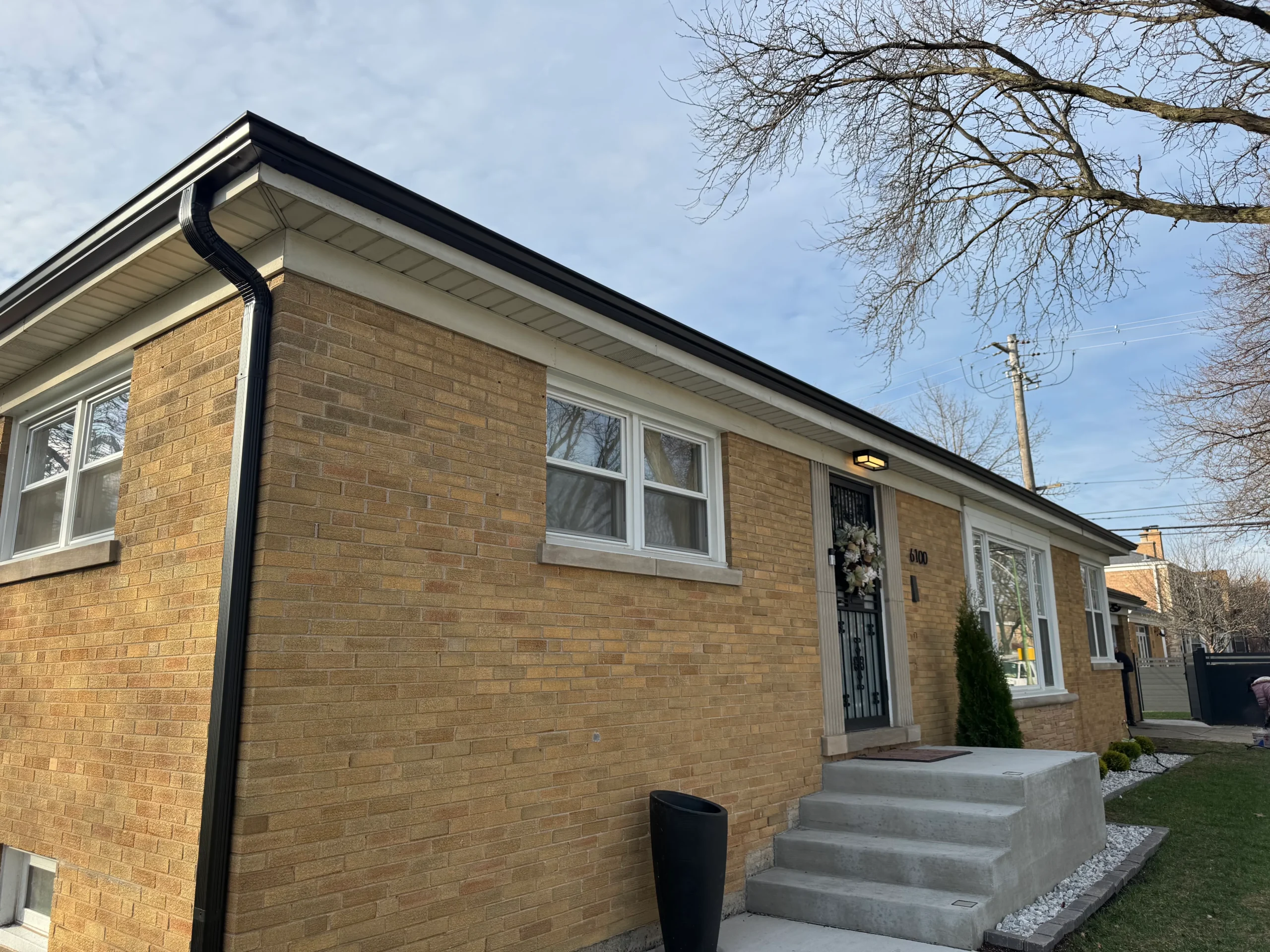 Seamless Gutter Installation Chicago IL - Gutter Santiago