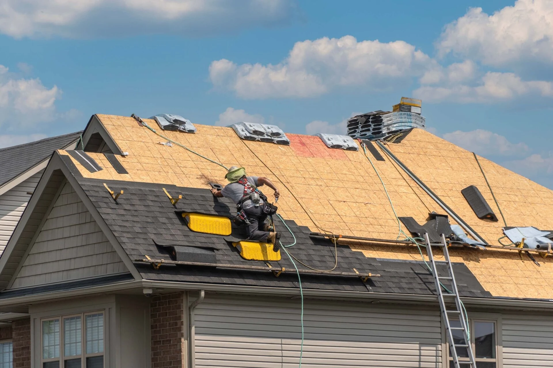 Roof Installation service in chicago illinois - Gutter Santiago